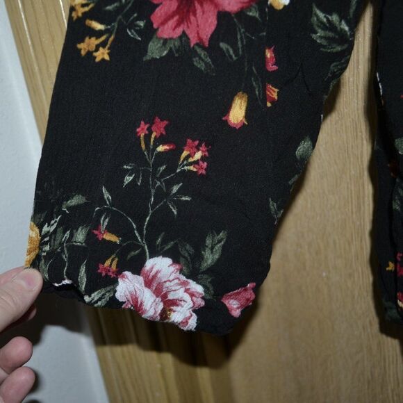 Torrid baby doll keyhole front black floral Spring gauze long sleeve tunic top - Picture 3 of 8